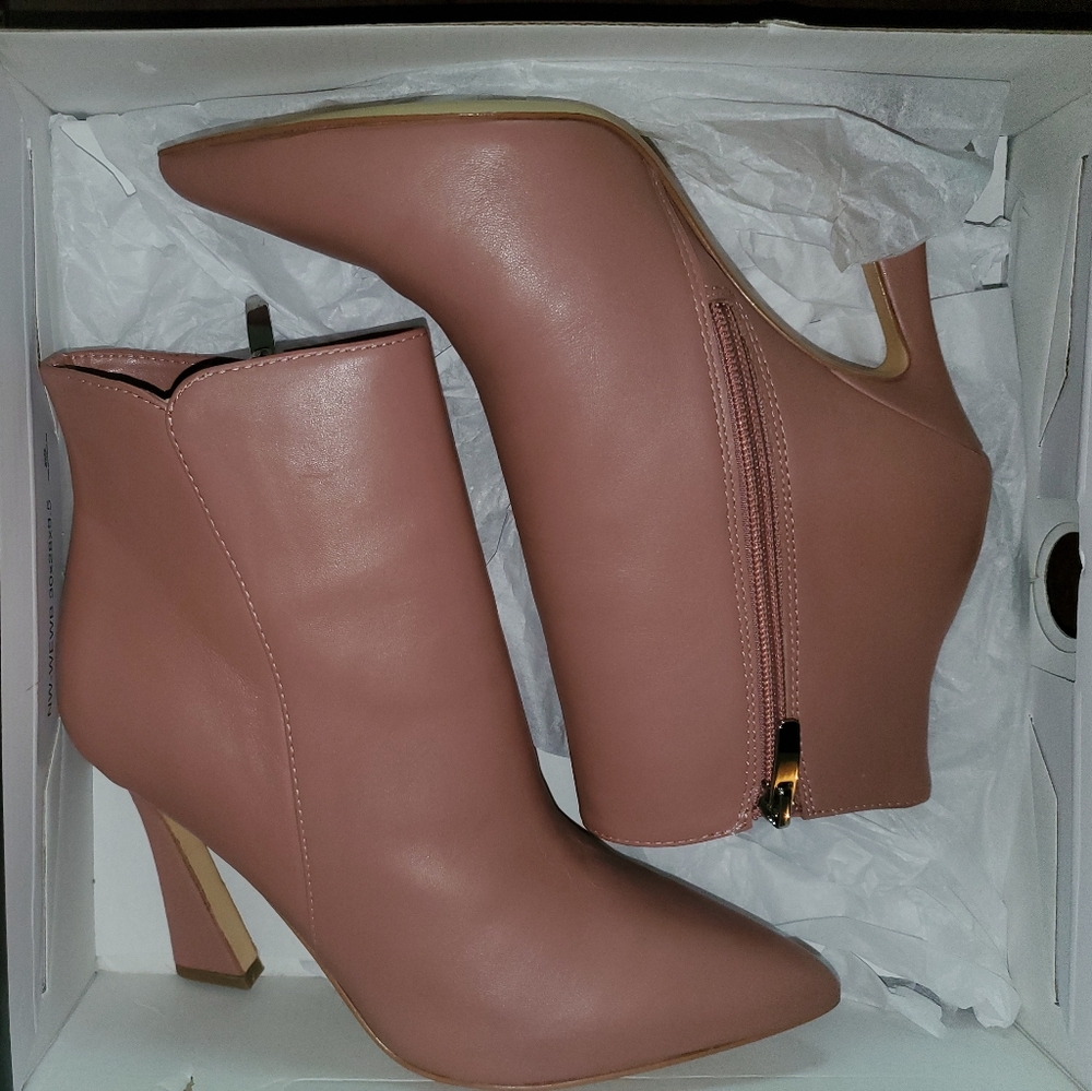 Elegant Camel Ankle Boots